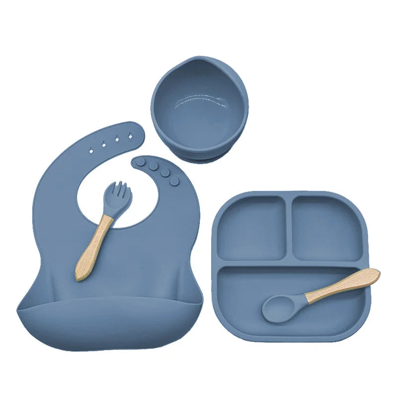 7-piece silicone bibs and feeding set