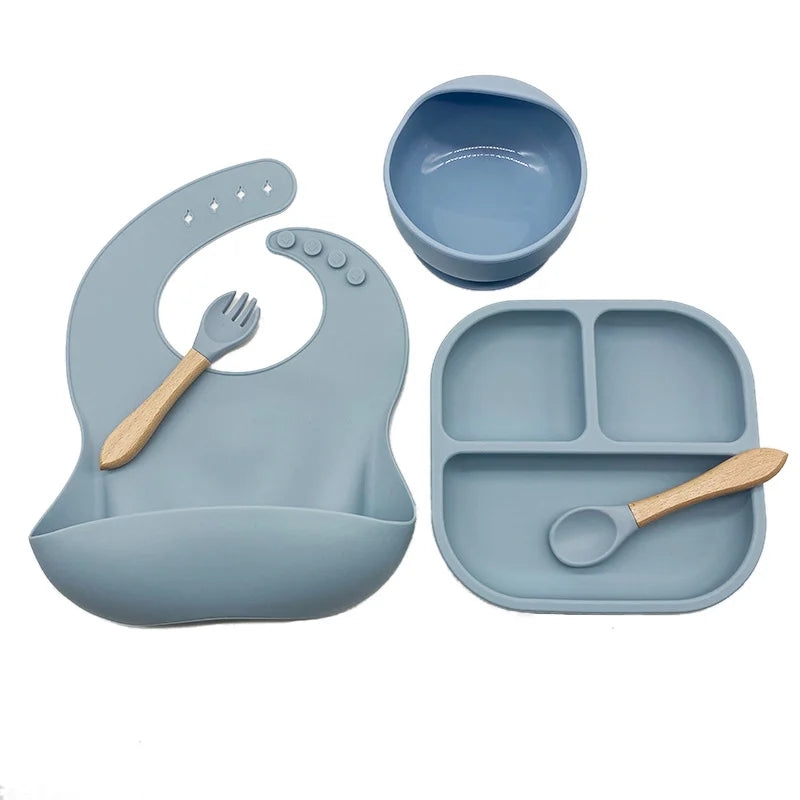 7-piece silicone bibs and feeding set