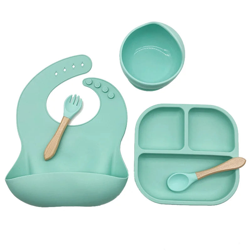 7-piece silicone bibs and feeding set