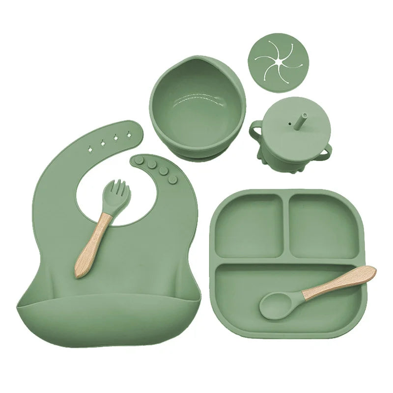 Green 7-piece silicone bibs and feeding set